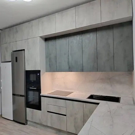 Кухня Бетон светлый Бетон темный профиль Gola 2